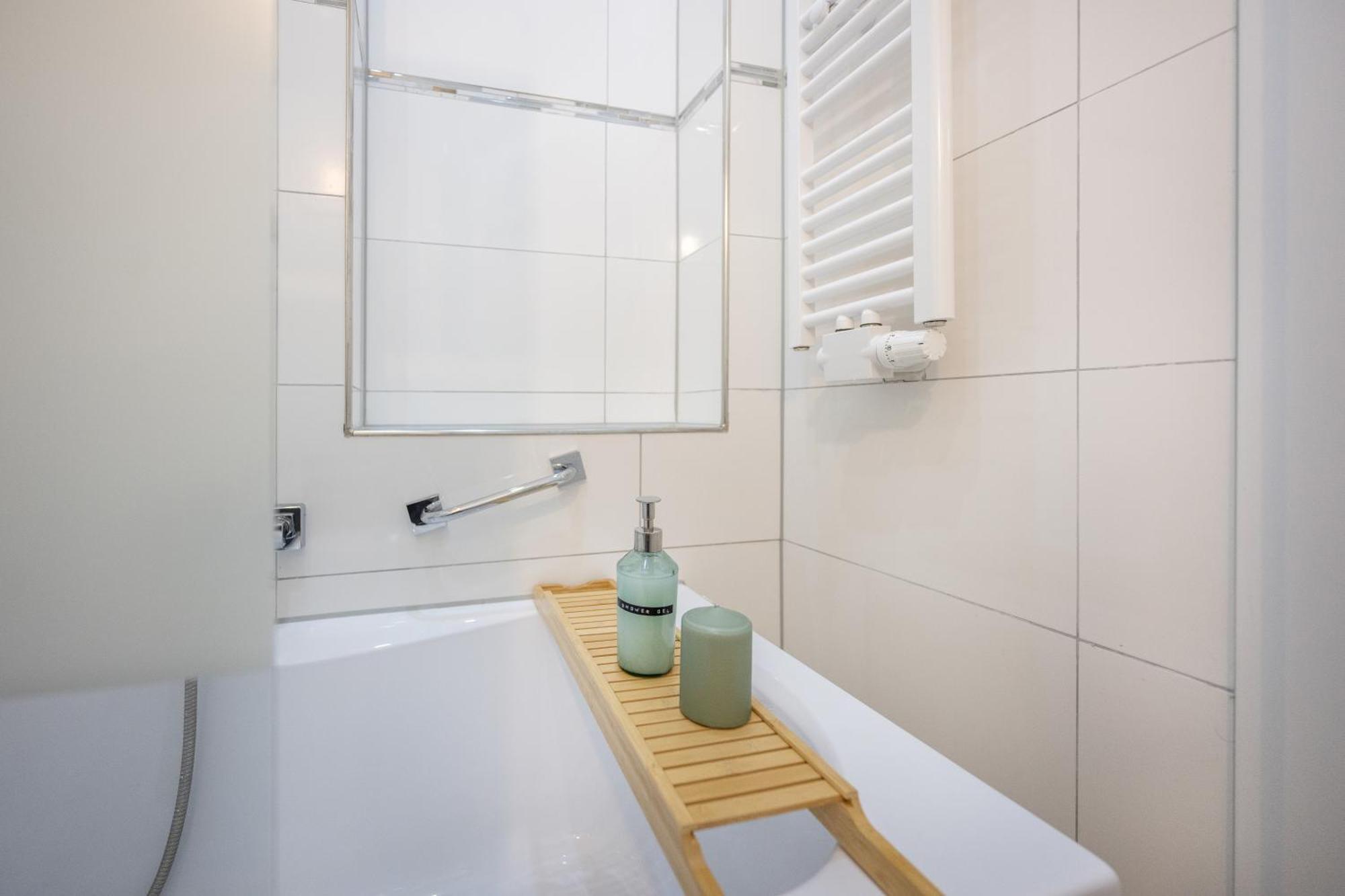 Wohlfuehlwohnung Mit 25 Qm Terrasse, Netflix Coblenza Esterno foto
